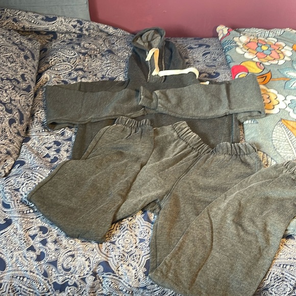 Colsie lounge, set cropped hoodie Small with gray joggers extra small - Picture 1 of 1